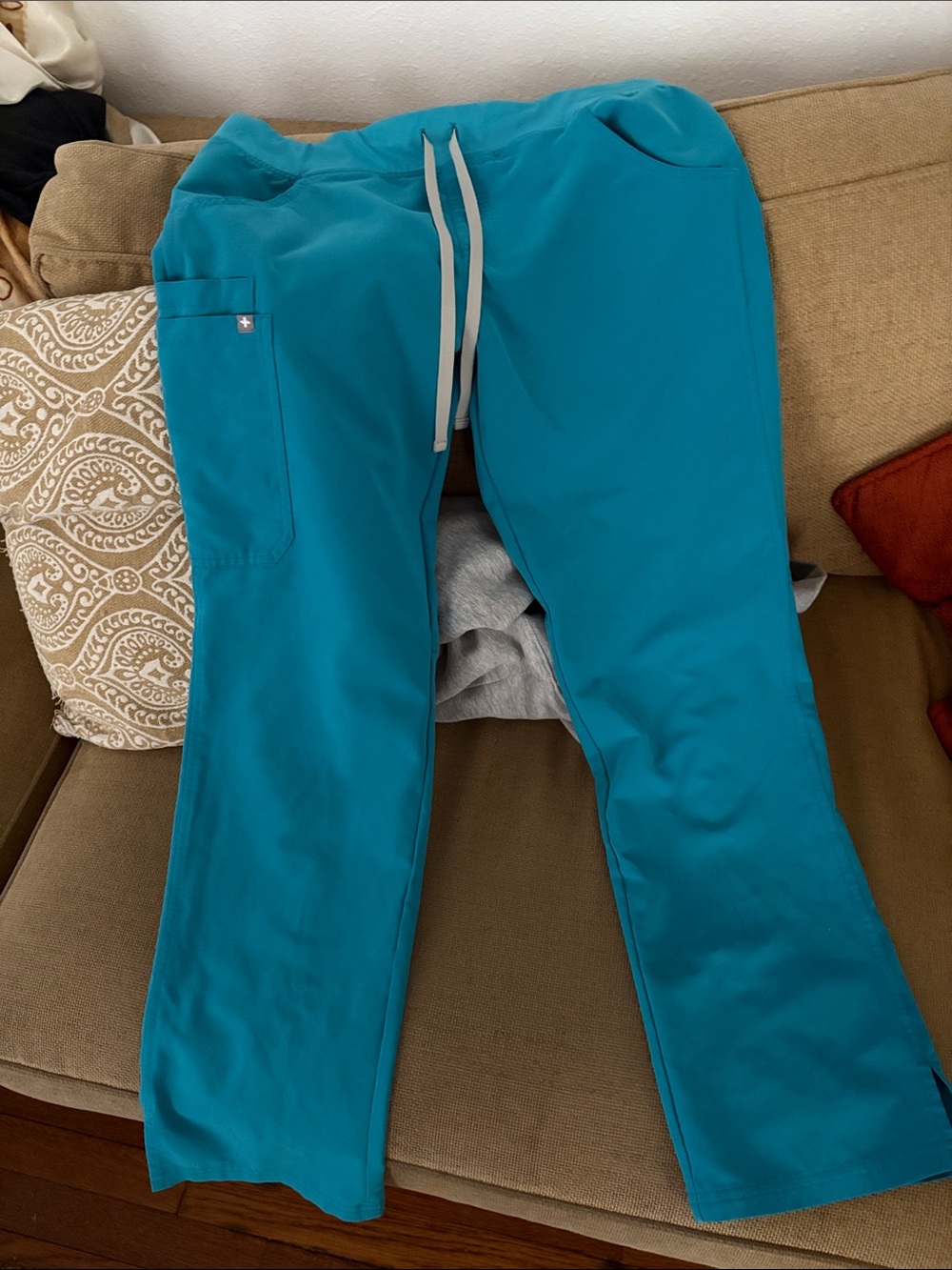Women’s Figs Teal Kade Cargo Scrub Pants
